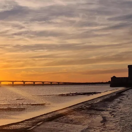 2 Bedroom Beautiful In Holiday home