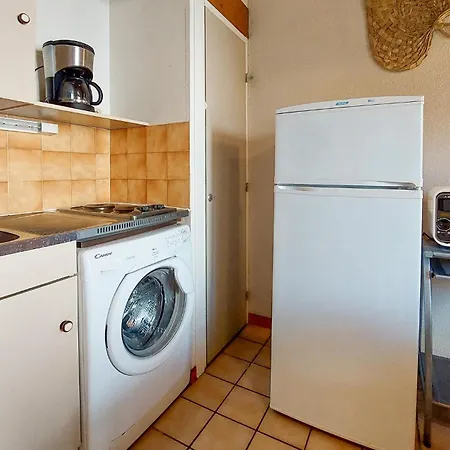 2 Bedroom Beautiful In * Ле-Мат