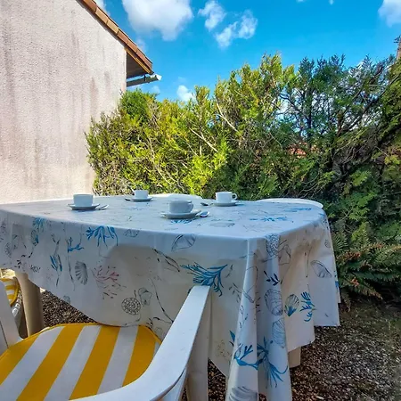 2 Bedroom Beautiful In * Ле-Мат